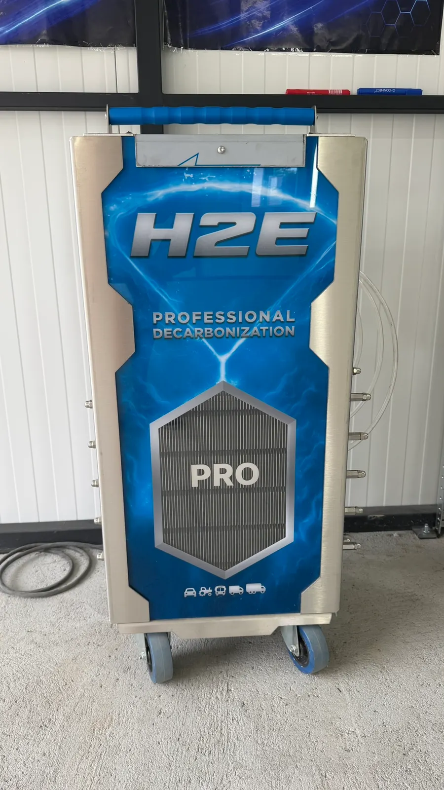Aparat H2E PRO za dekarbonizaciju motora u servisu M-Clean